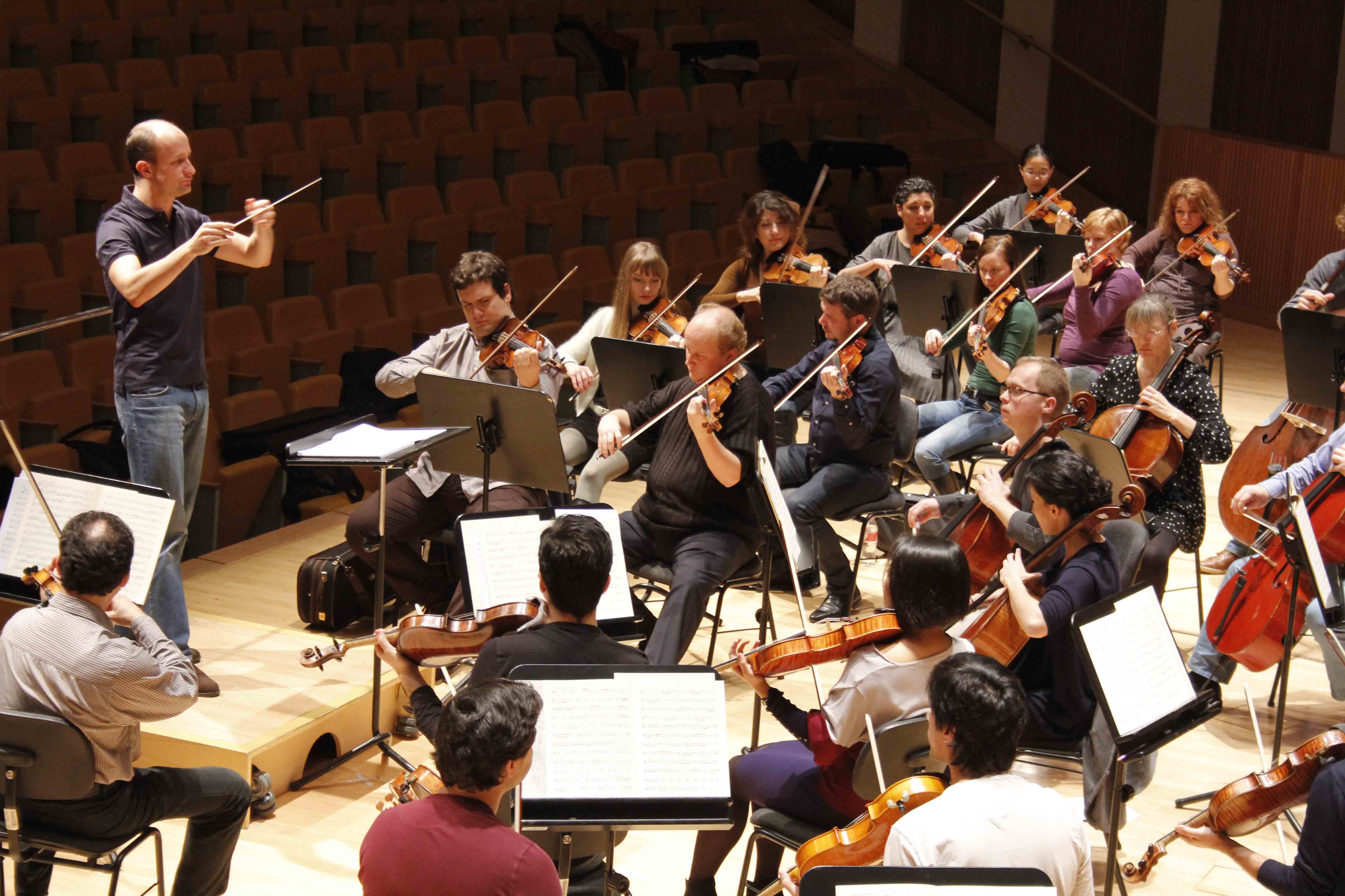 Guillermo García Calvo dirige obras de Beethoven, Mozart y Schumann en el Palau de les Arts