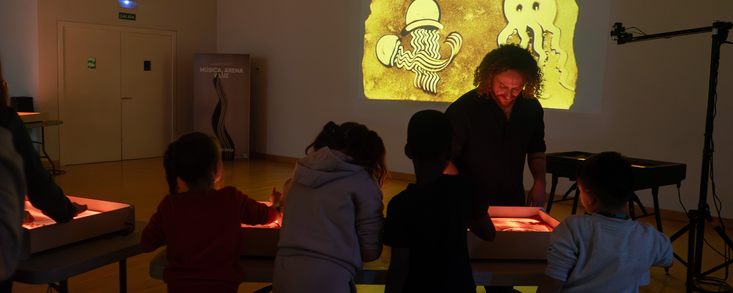 MÚSICA, ARENA Y LUZ