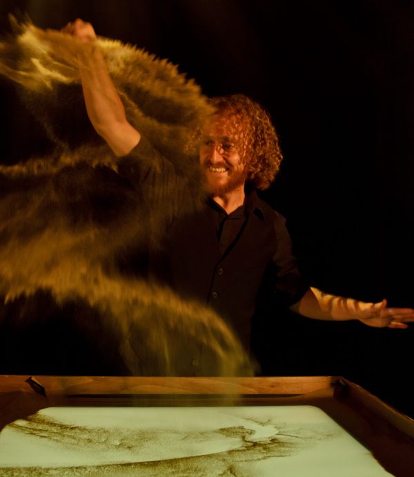 Arenas Musicals: música i dibuixos en arena de 'Quadres d'una exposició' a Les Arts