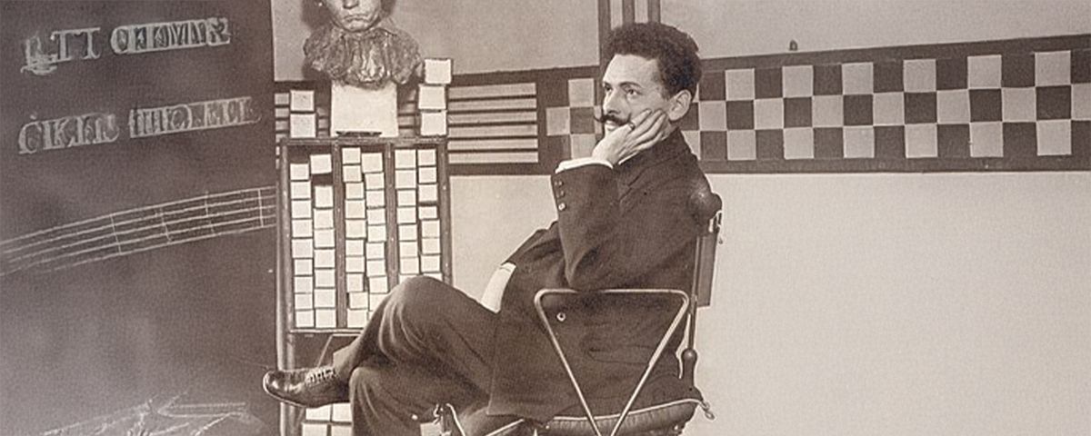 UN MISTERIO DE SAINETE O ZARZUELA A LA CAZUELA