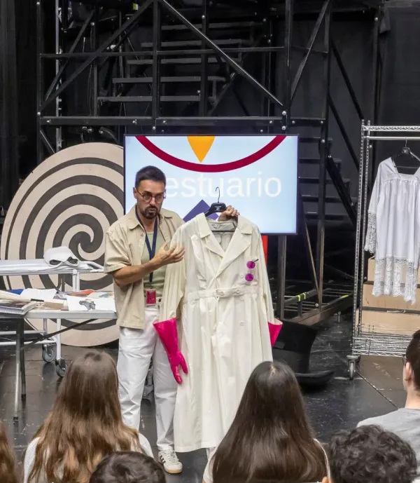 CaracterizaT: Taller familiar de caracterització a Les Arts