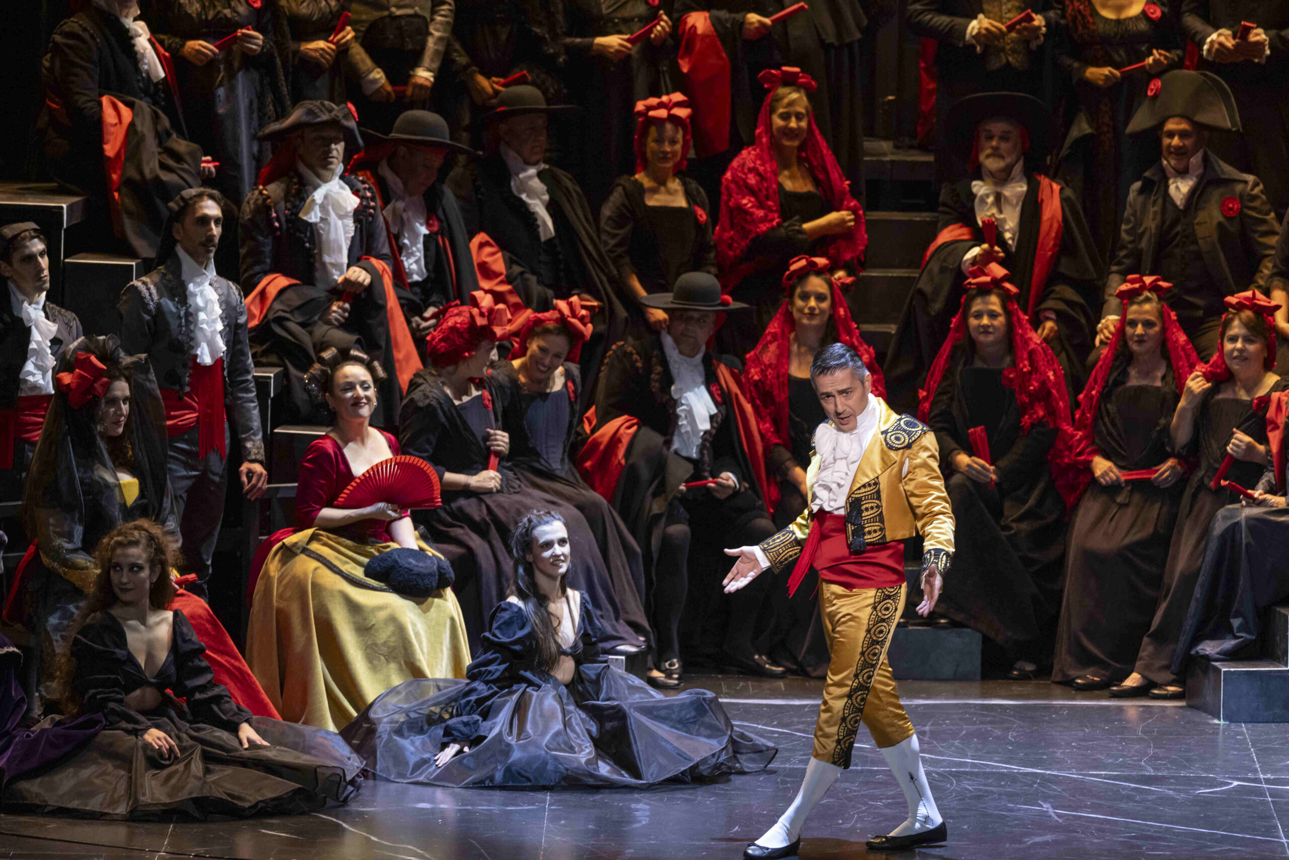 El público joven recibe con entusiasmo el regreso de la zarzuela a Les Arts con ‘Pan y toros’