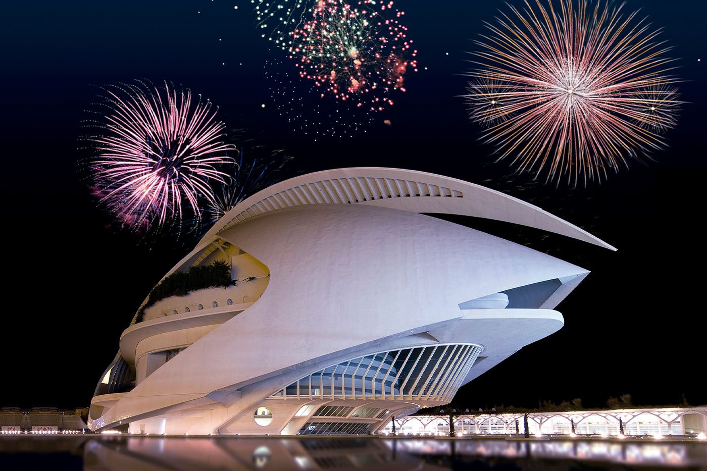 Les Arts propone una visita guiada, un recital de ópera y un cóctel para disfrutar de la Nit del Foc