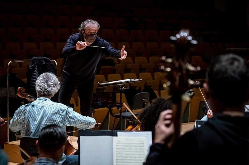 Juanjo Mena dirigeix obres d’Arriaga i Schubert amb l’OCV i la soprano Sabina Puértolas a València i Castelló