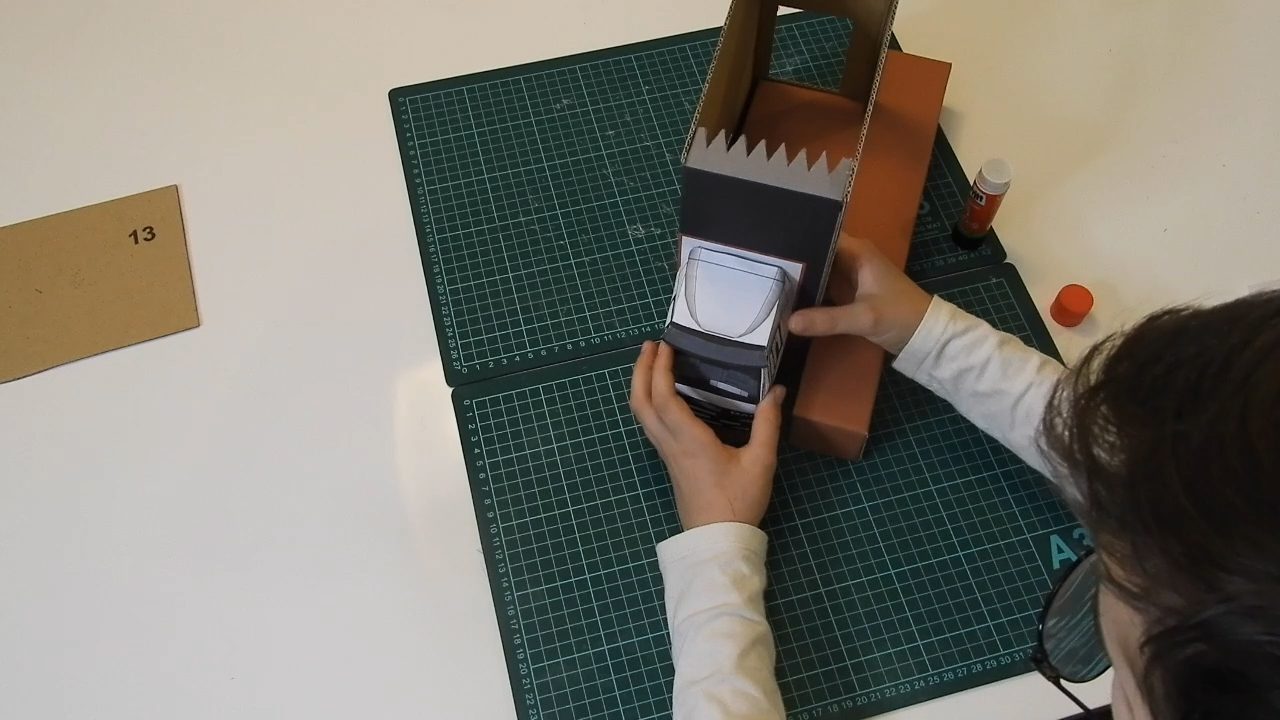 Les Arts enseña cómo construir en casa un escenario de ópera con su nueva actividad didàctica