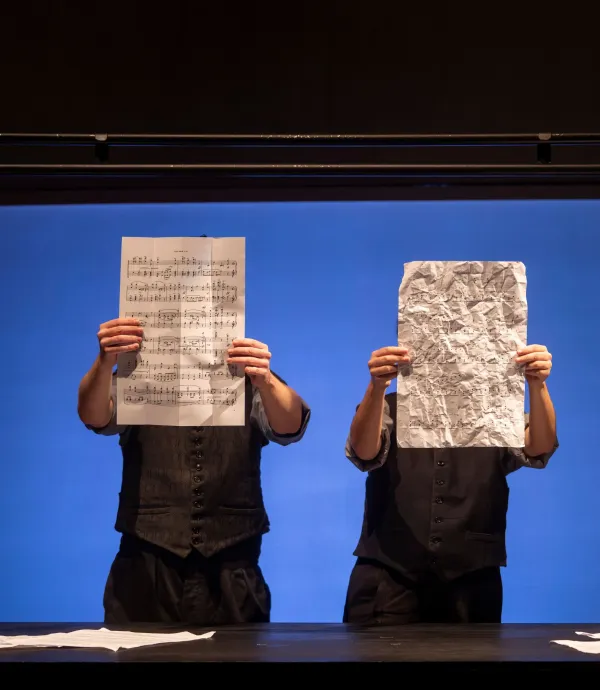 Erik Satie y la habitación cerrada: títeres y música en el Aula Magistral