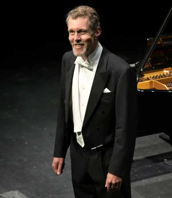 Georg Zeppenfeld interpreta Lieder de Schubert y Brahms en Les Arts